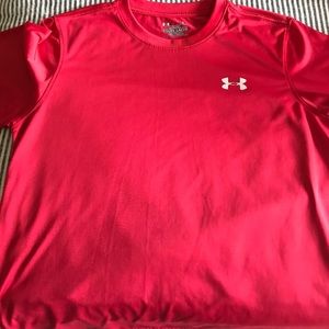 Men’s small Under Armour drifit short sleeve shirt
